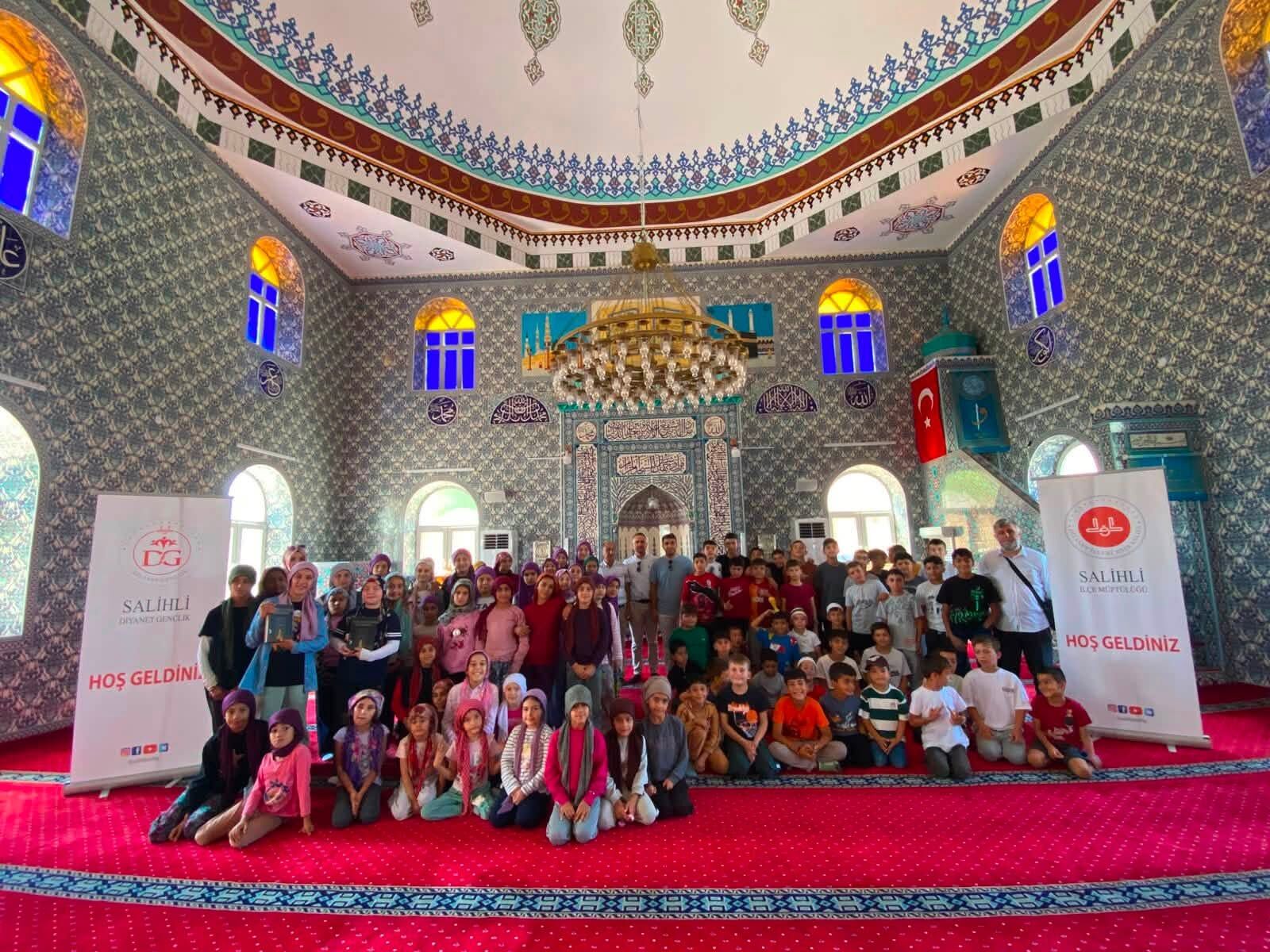 Salihli’de yaz Kur’an Kursu öğrencileri ve velileri kahvaltıda buluştu-1