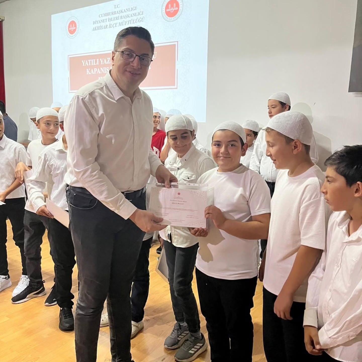 Akhisar'da Yatılı Yaz Kur'an Kursu Öğrencileri Belgelerini Aldı-.3.1