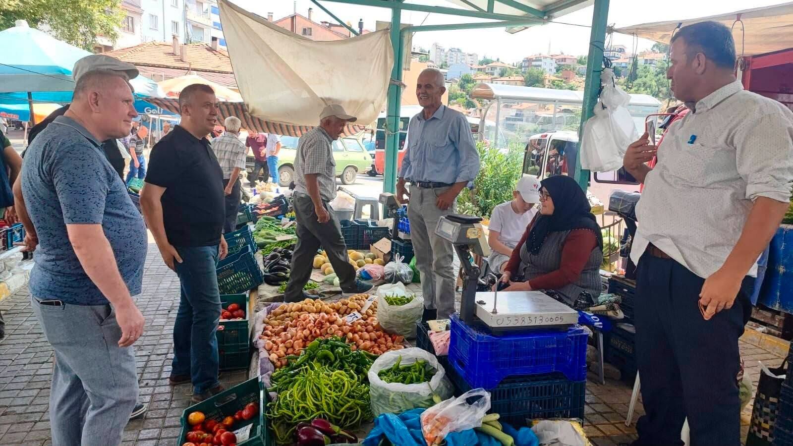 Kaymakam Bayram’dan Demirci Köy Ürünleri Pazarı’na ziyaret-1