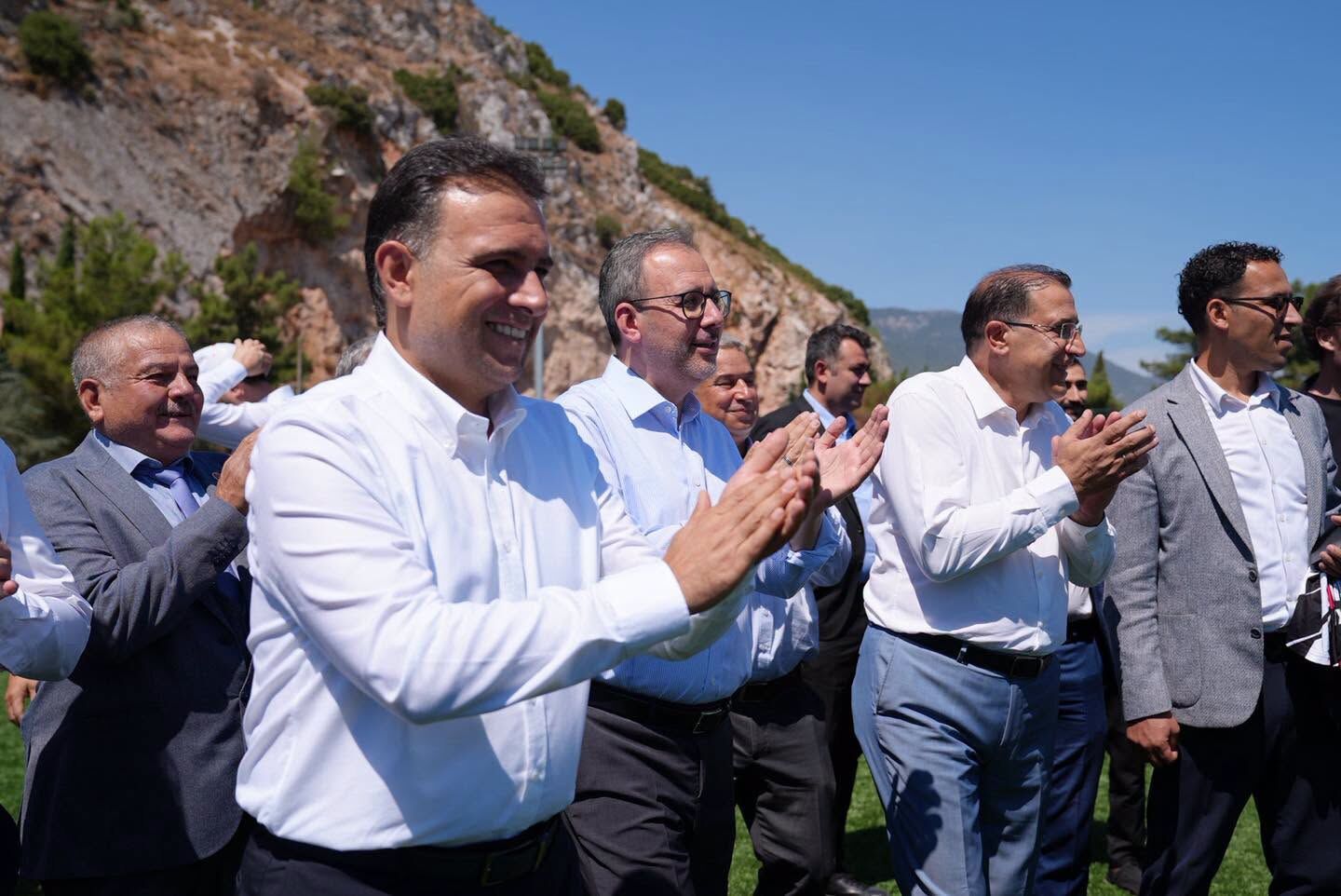 AK Parti Heyetinden Kırkağaç'ta spor tesisini inceledi!