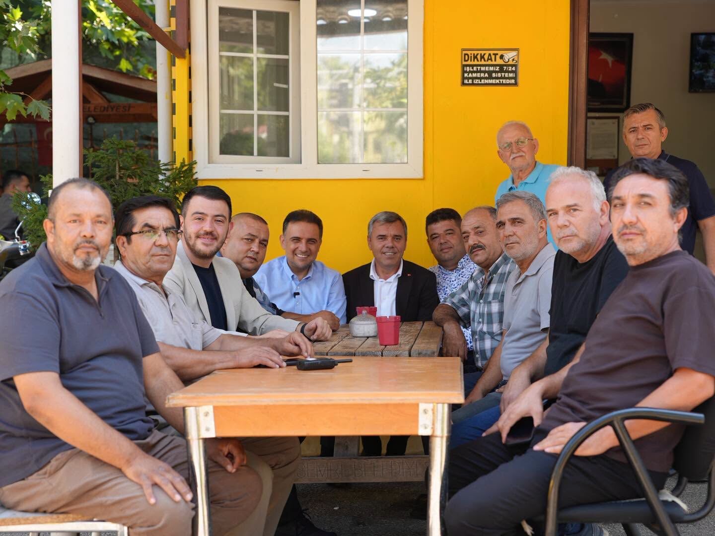 AK Partili Baybatur Yunusemre’de esnafla buluştu-1