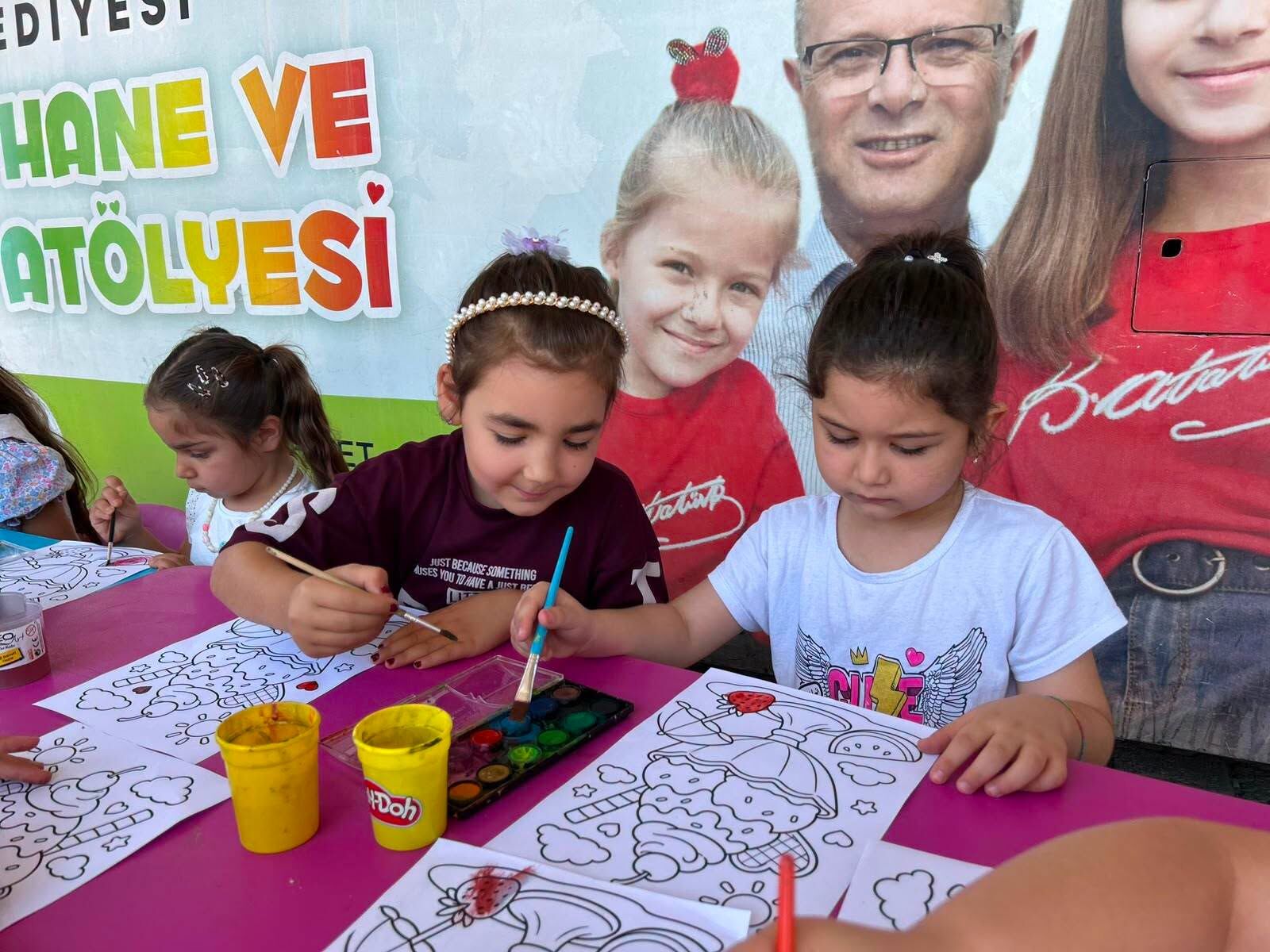 Alaşehir’de gezici kreş ve kütüphane, çocuklarla buluşmaya devam ediyor-.3.1