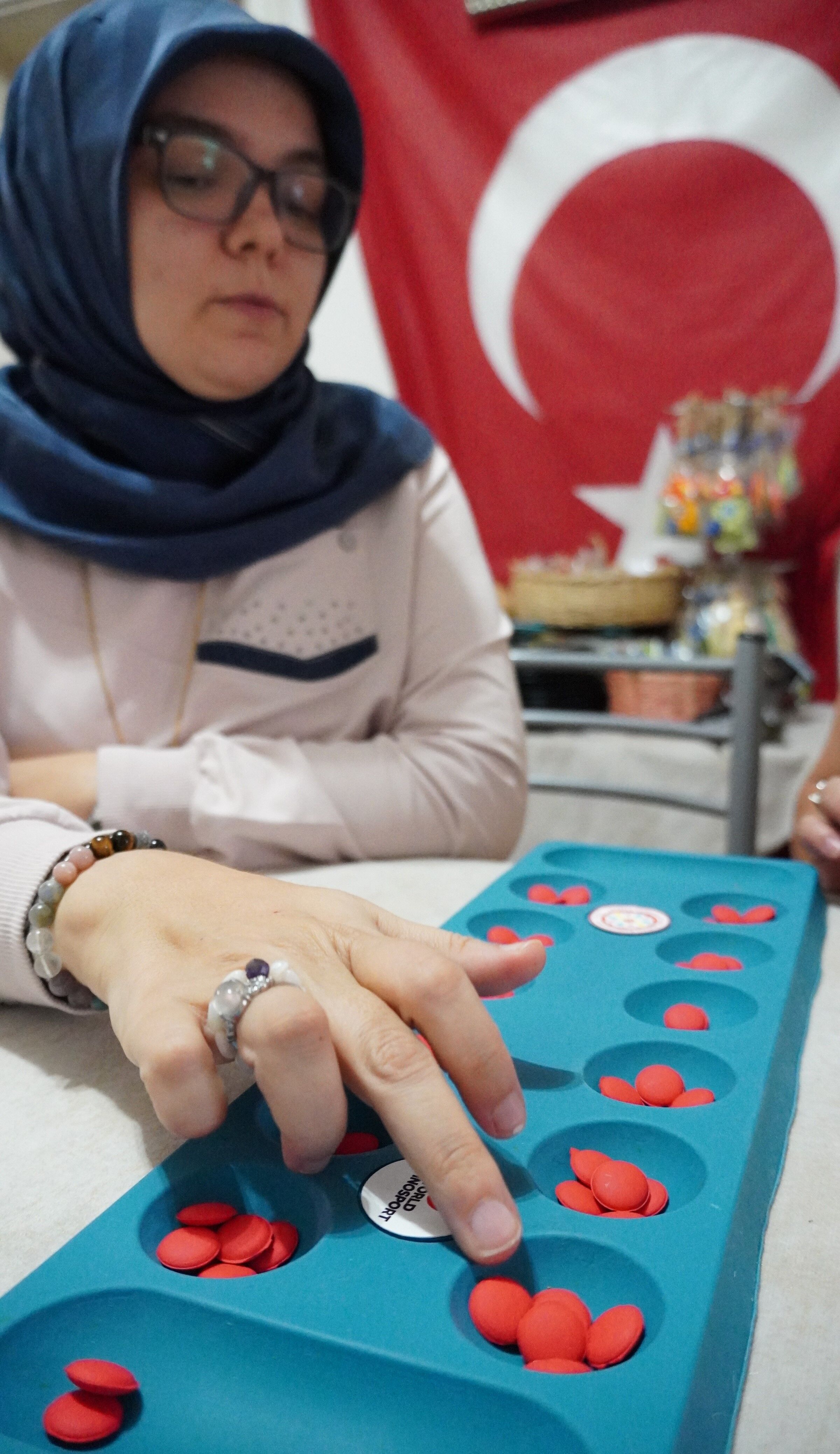 Manisa'da bir ilk: İlk kadın federasyon lisanslı mangala antrenörü yetişti-.3:1