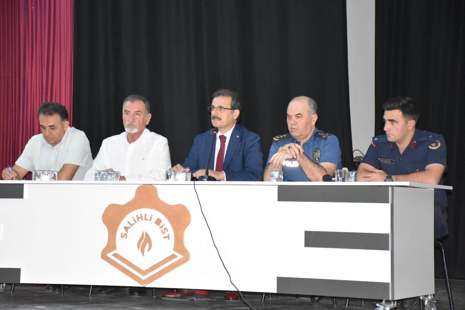 Salihli'de muhtarlar orman yangını riskine karşı toplandı-.1