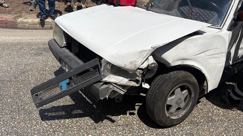 Manisa'da kavşakta korkutan kaza: 1 yaralı