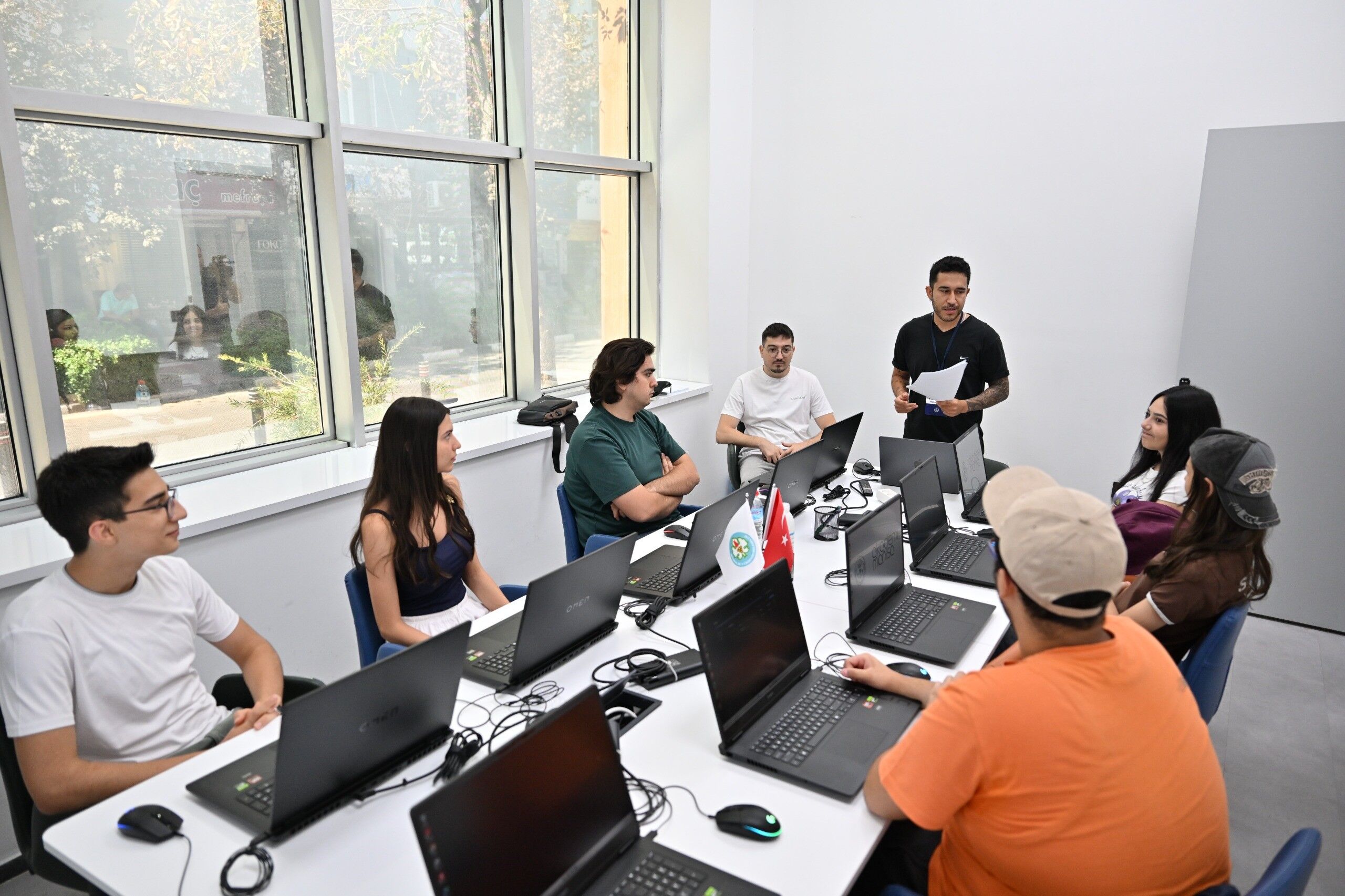 Manisa’da çocuk ve gençlere teknoloji eğitimi: Akademi Manisa’da dersler başladı-.1