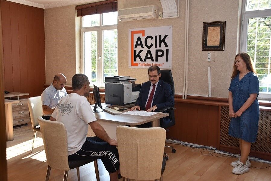 Salihli Kaymakamı Güldoğan vatandaşların taleplerini dinledi-.1