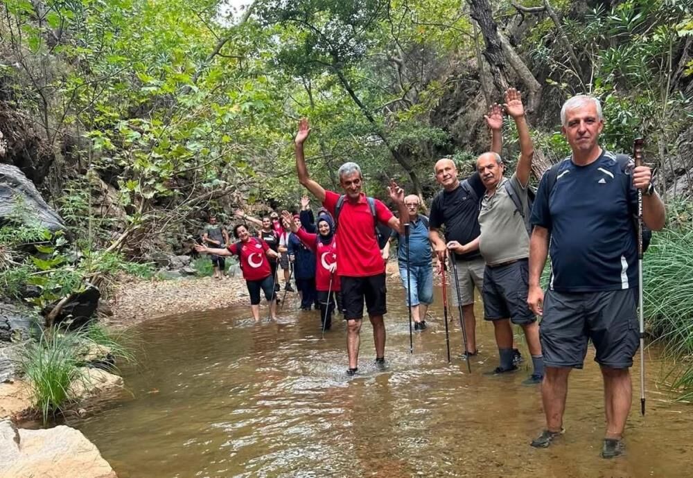 Turgutlu’da doğaseverler Çıkrıkçı-Karacaali Kanyonu’nda yürüdü