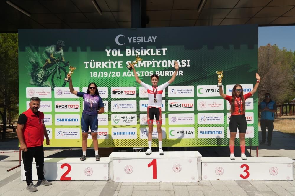 Burdur'da Akhisar rüzgarı: İlknur Buğlem Karataş Türkiye Şampiyonu!-1
