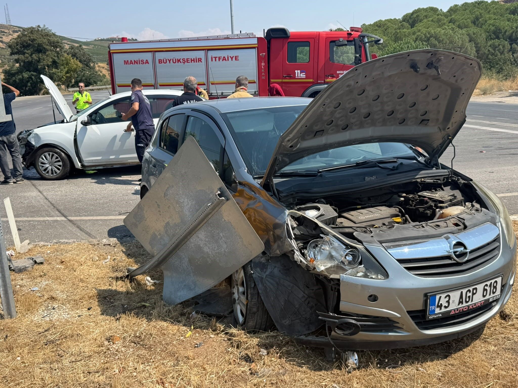 Manisa'da otomobillerin çarpıştığı kazada 1 kişi yaralandı-.3.1