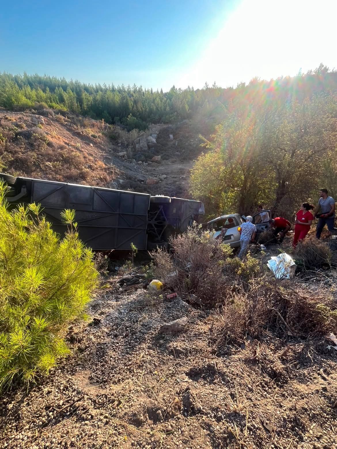 İzmir'de feci kaza: 2 kişi hayatını kaybetti, 1 kişi yaralandı-.1