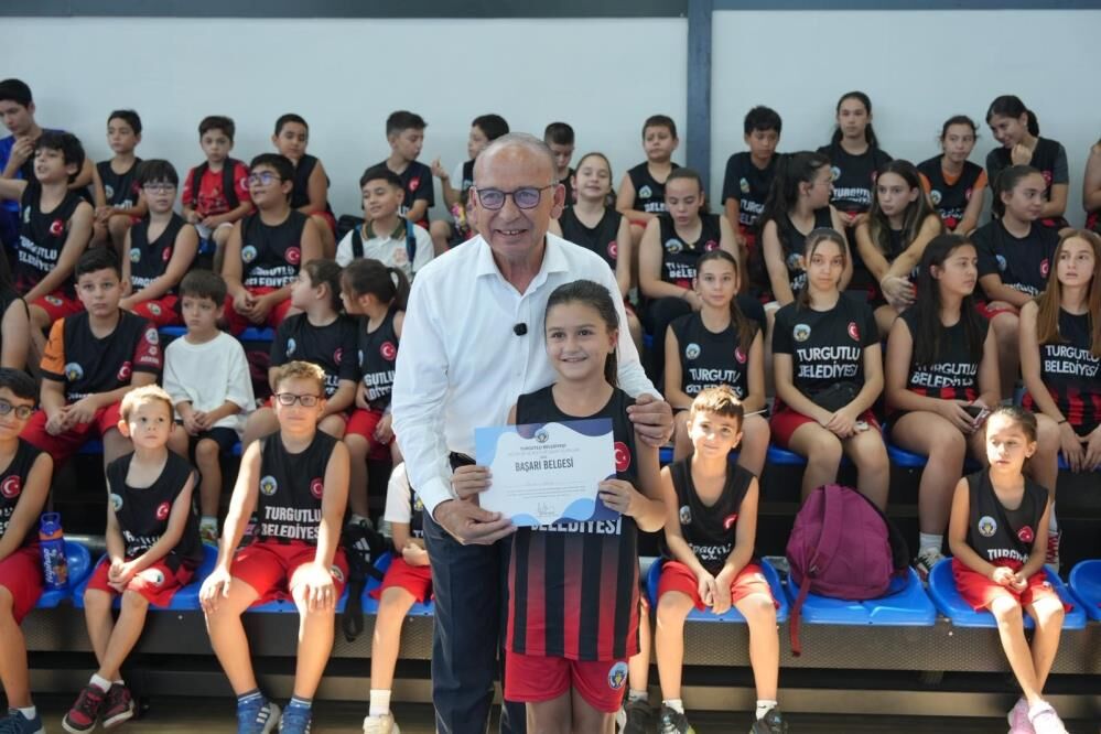 Turgutlu'da 2 bin çocuk sporla ve sanatla buluştu!