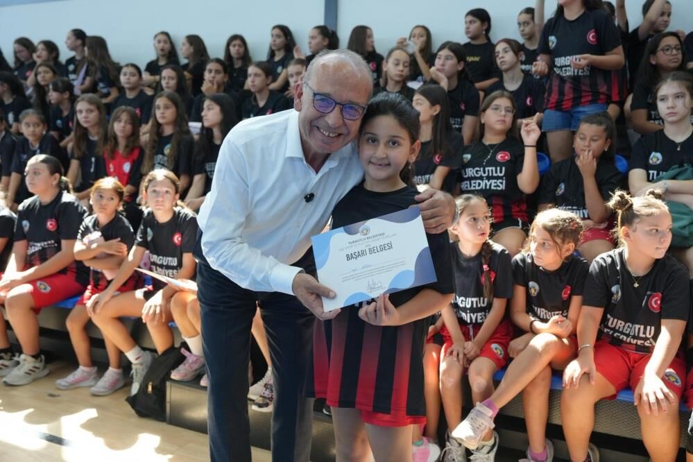 Turgutlu'da 2 bin çocuk sporla ve sanatla buluştu!