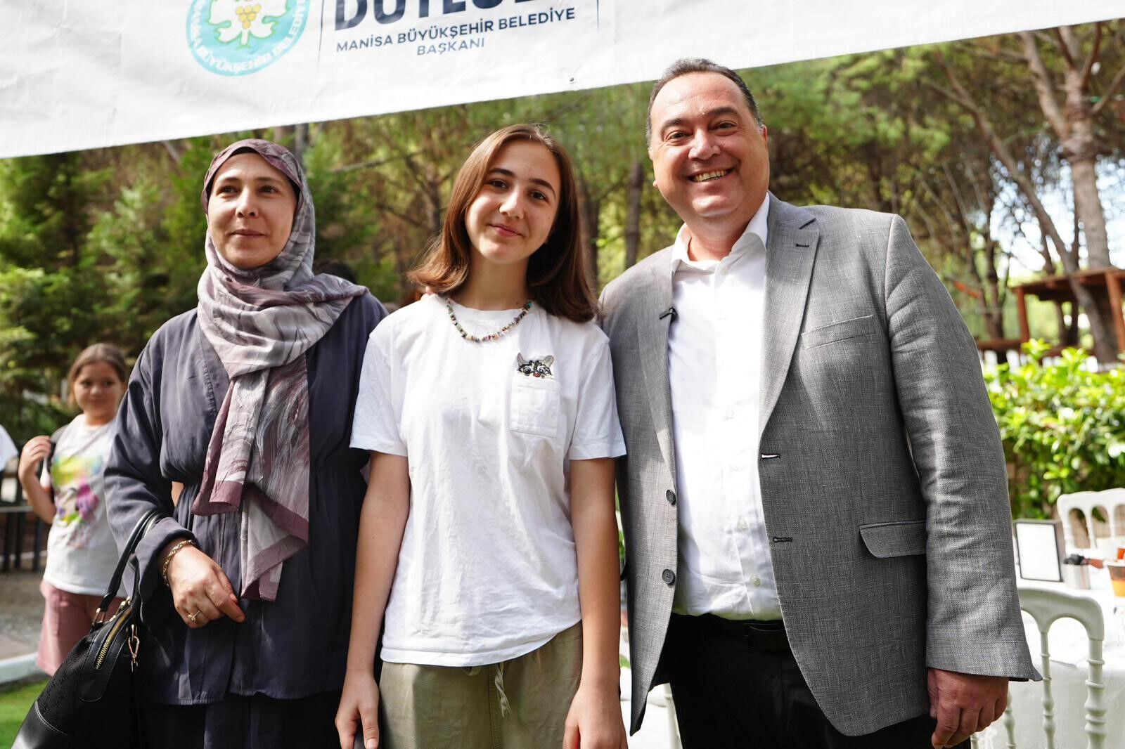 Manisa’nın gençleri hayallerindeki liselere yerleşti-.3.1