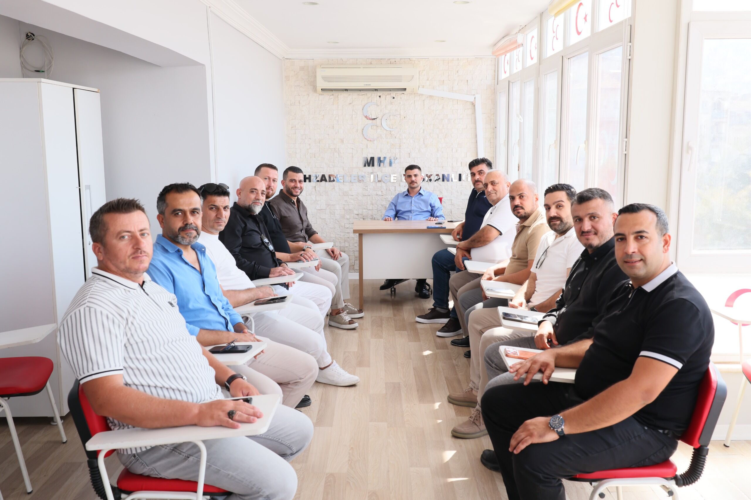 Ahmet Karadağ’dan Mhp Şehzadeler İlçe Başkanlığı’na Hayırlı Olsun Ziyareti (3)