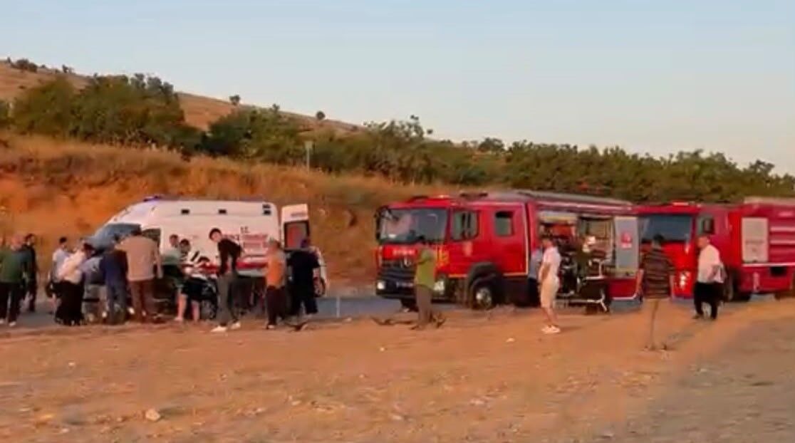 İki Otomobil Çaprıştı 3 Ölü, 3 Yaralı (4)