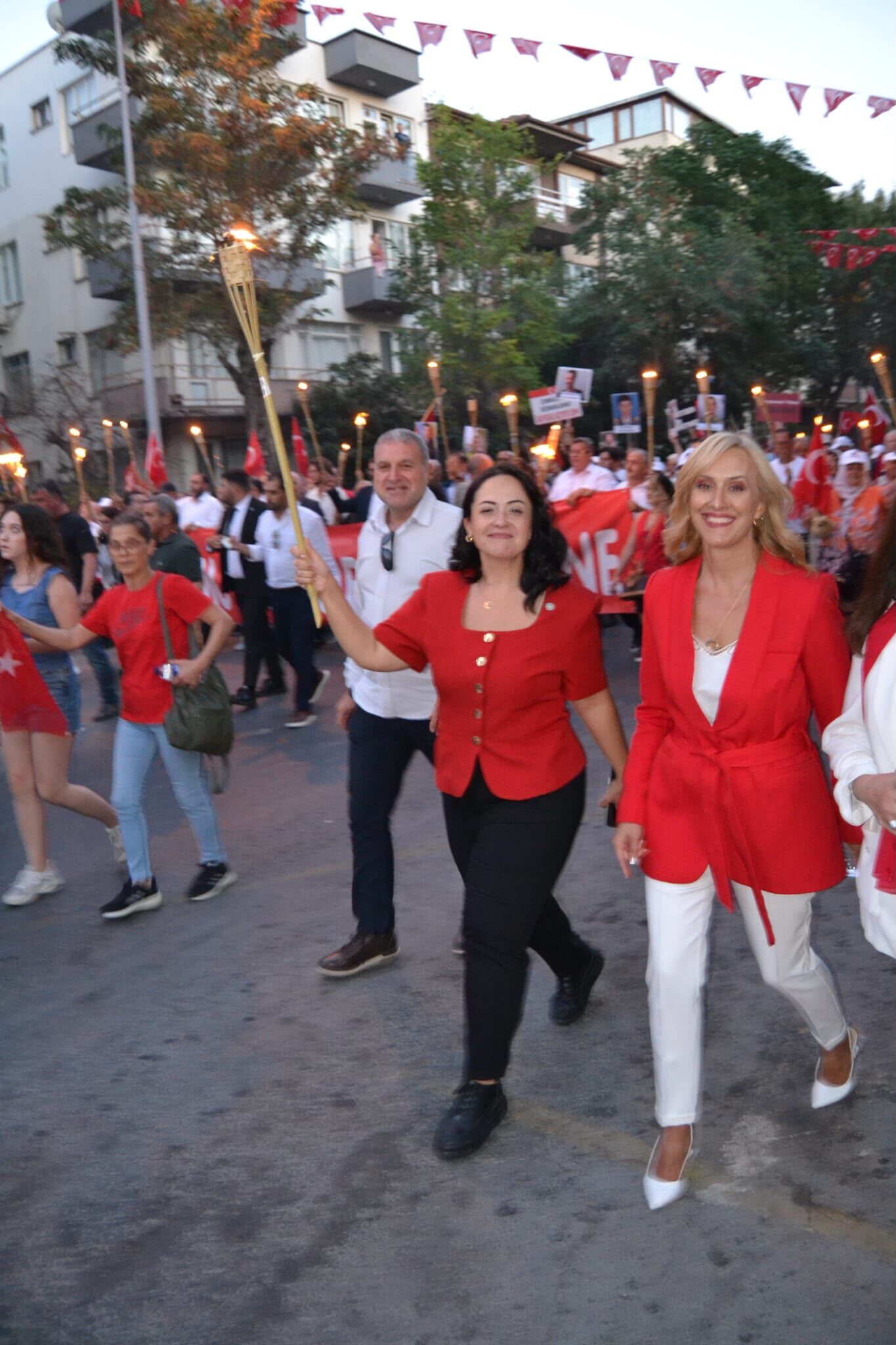 İyi̇ Parti’nin Balıkesir Mitingine Manisa’dan Yoğun Katılım (3)