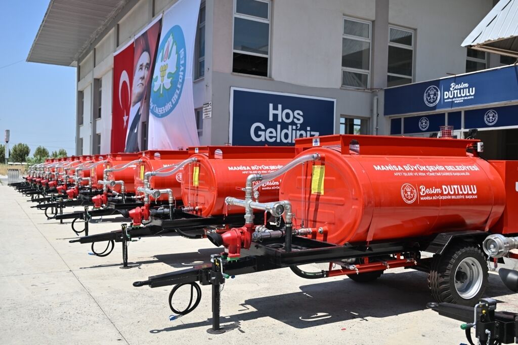 Manisa'da 100 Su Tankeri Kırsal Mahallelere Teslim Edildi! (3)
