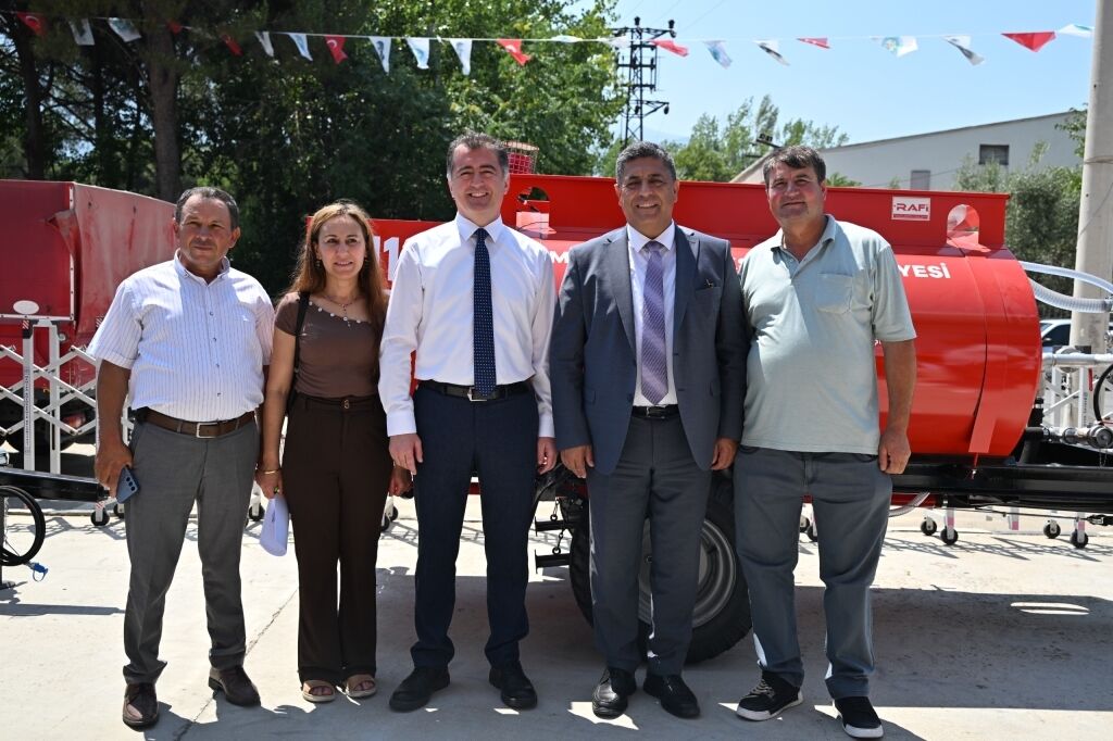 Manisa'da 100 Su Tankeri Kırsal Mahallelere Teslim Edildi! (4)