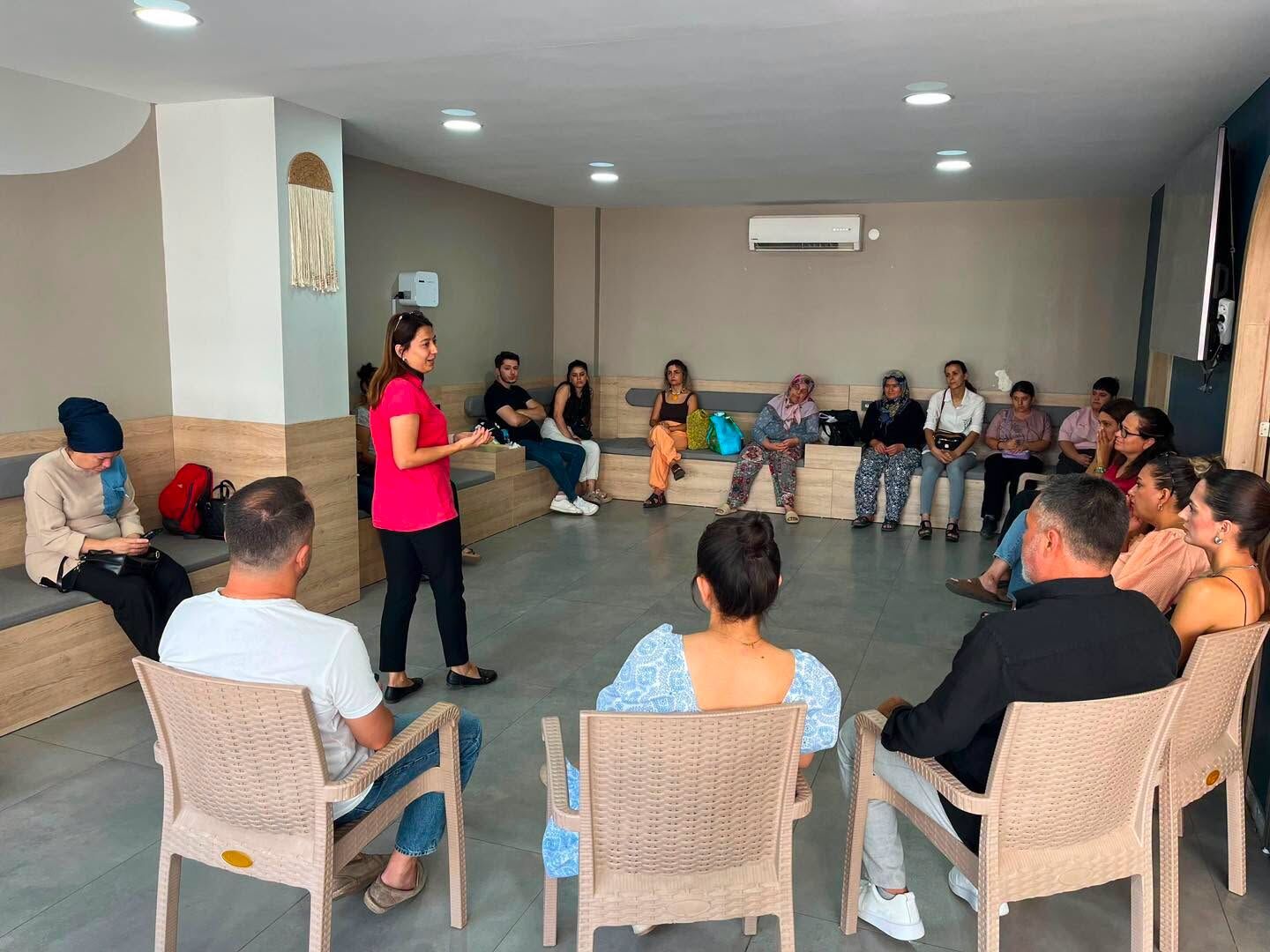 Manisa'da Gençlere Evlilik, Ailelere Iletişim Desteği (2)