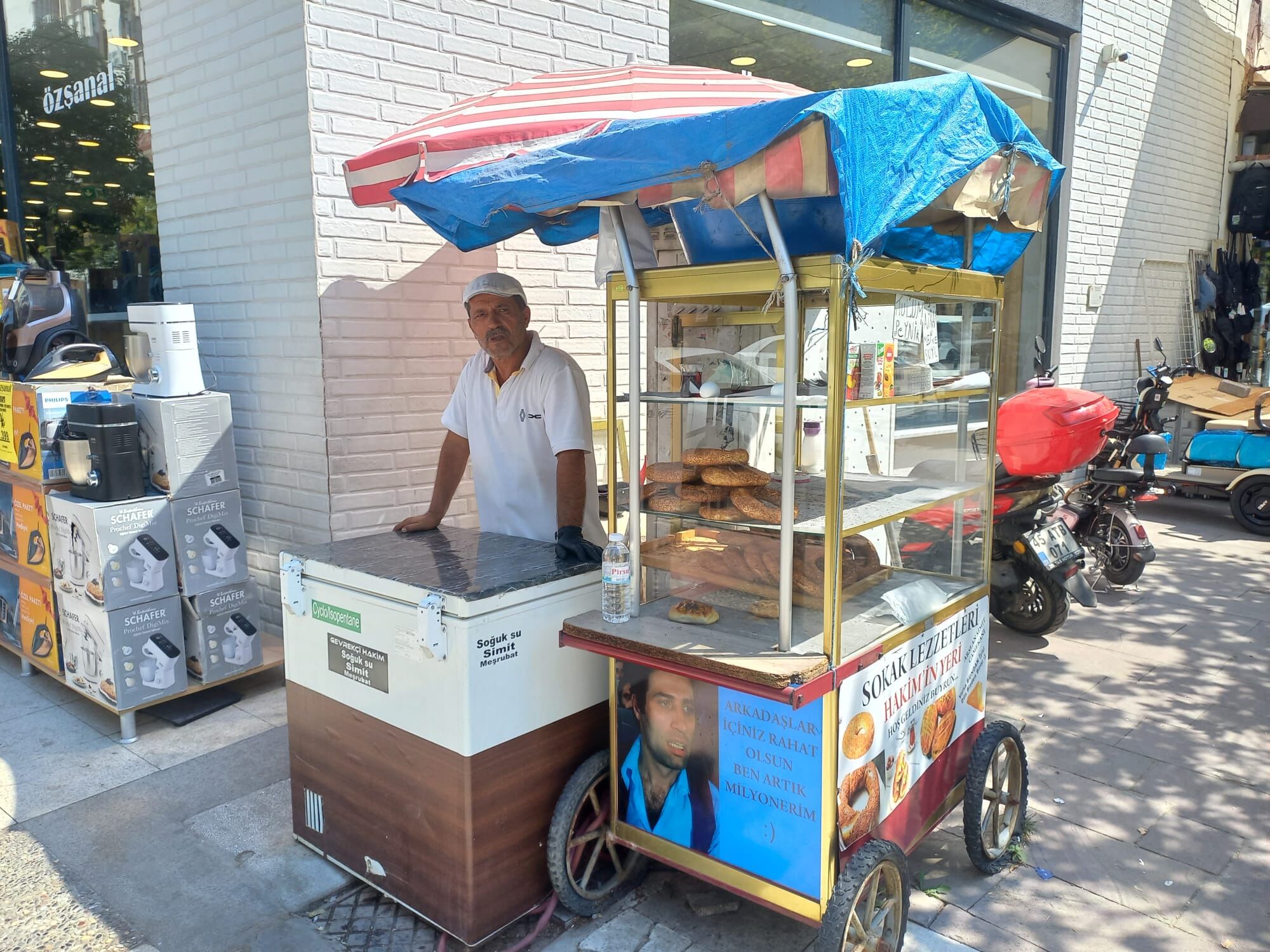 Manisa'da Simit Tezgahından Hırsızlık 400 Lira Çalan Şüpheli Aranıyor (2)