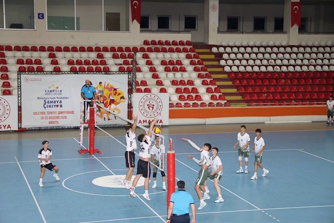 Manisa’nın genç voleybolcularından Türkiye ikinciliği-.1