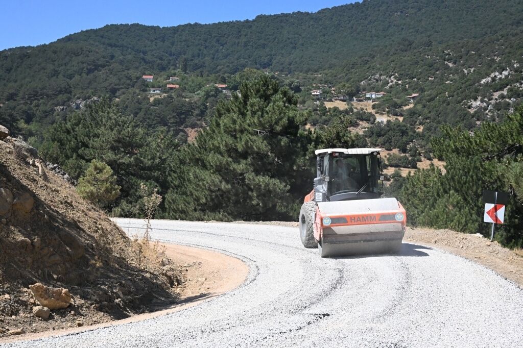 Spil Dağı Eteklerinde (3)