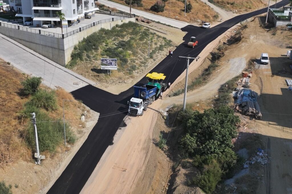Turgutlu’ya 5,5 Kilometrelik Asfalt Hamlesi (1)