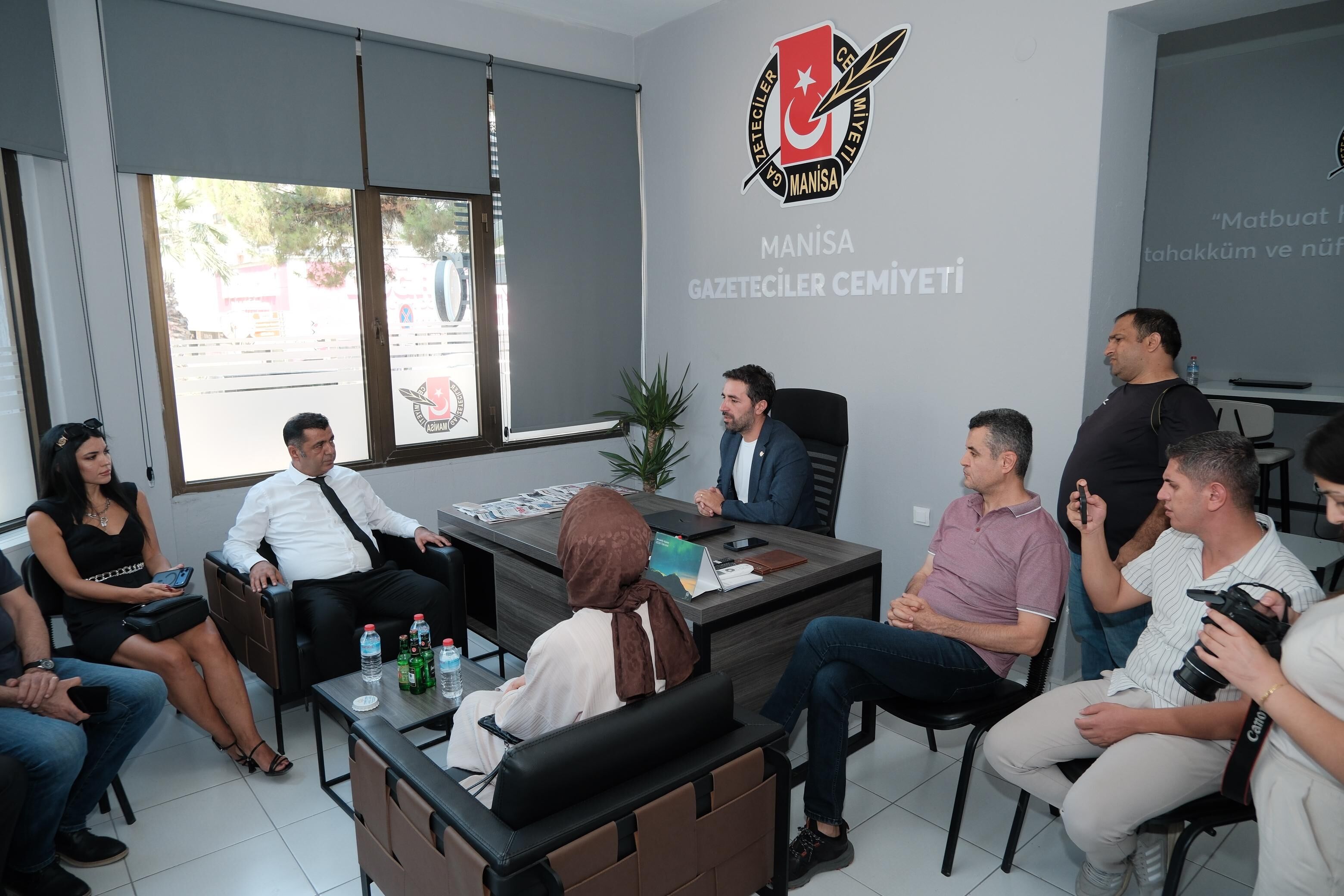 CHP Manisa İl Başkanı Uzun'dan Gazetecilere Ziyaret-.1
