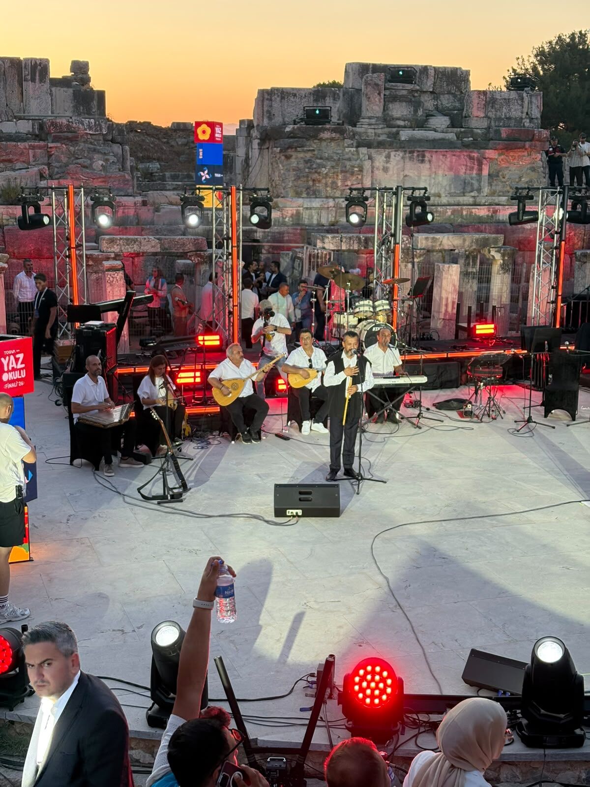 Efes’in tarihi sahnesinde Manisalı Ahmet İnce ve Maher Zain buluştu -.3.1