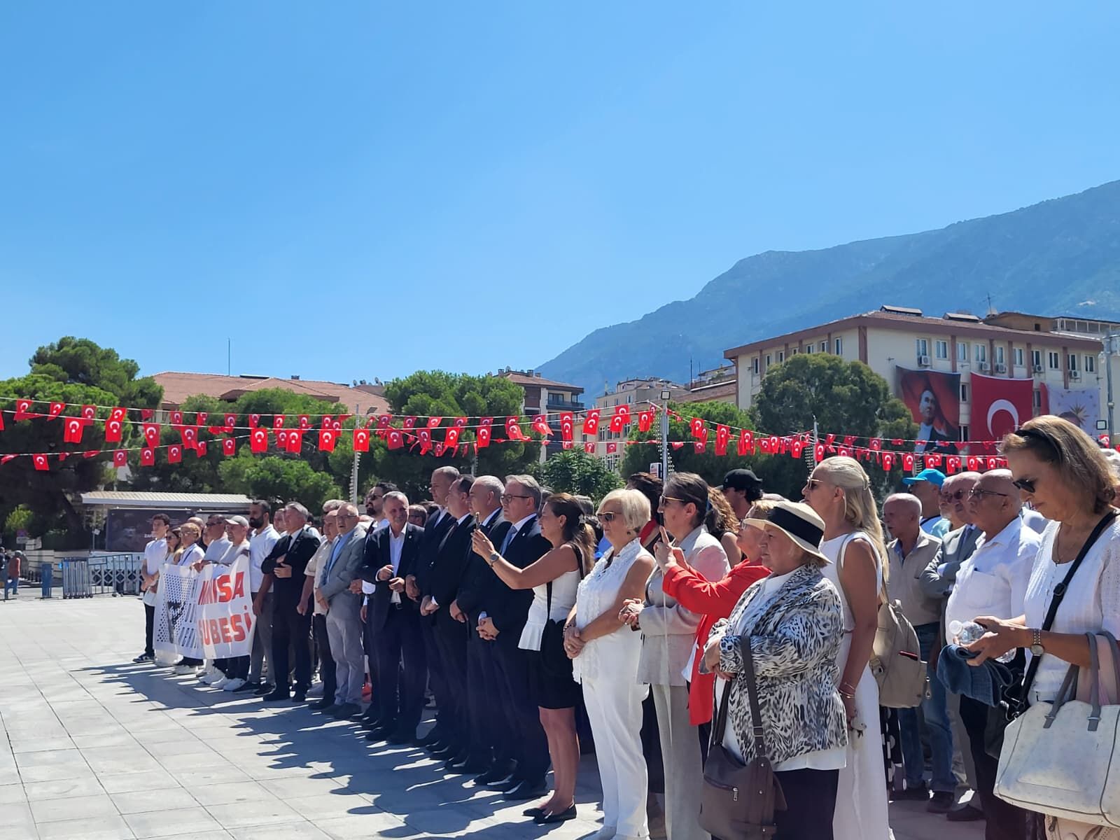 Manisa’da 30 Ağustos Zafer Bayramı’nda Alternatif Çelenk Töreni-.1