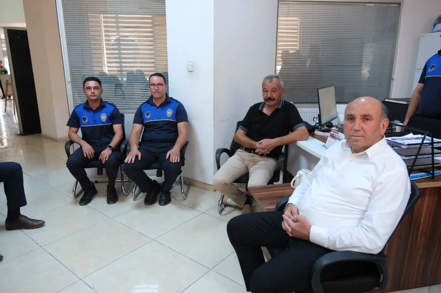 Tahsin Akdeniz'den zabıta personeline anlamlı ziyaret!