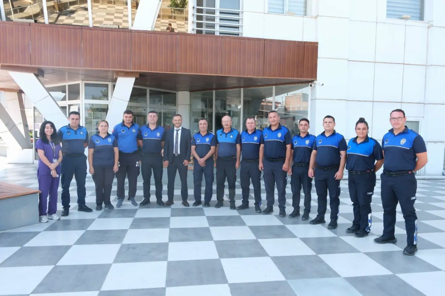 Tahsin Akdeniz'den zabıta personeline anlamlı ziyaret!