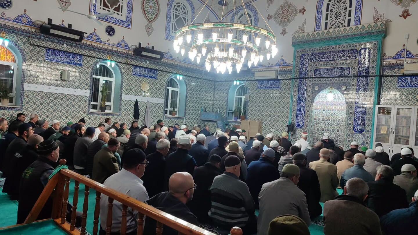 Akhisar’da Sabah Namazı Buluşması: Cemaat Söğütlü Camii’nde Bir Araya Geldi-.1