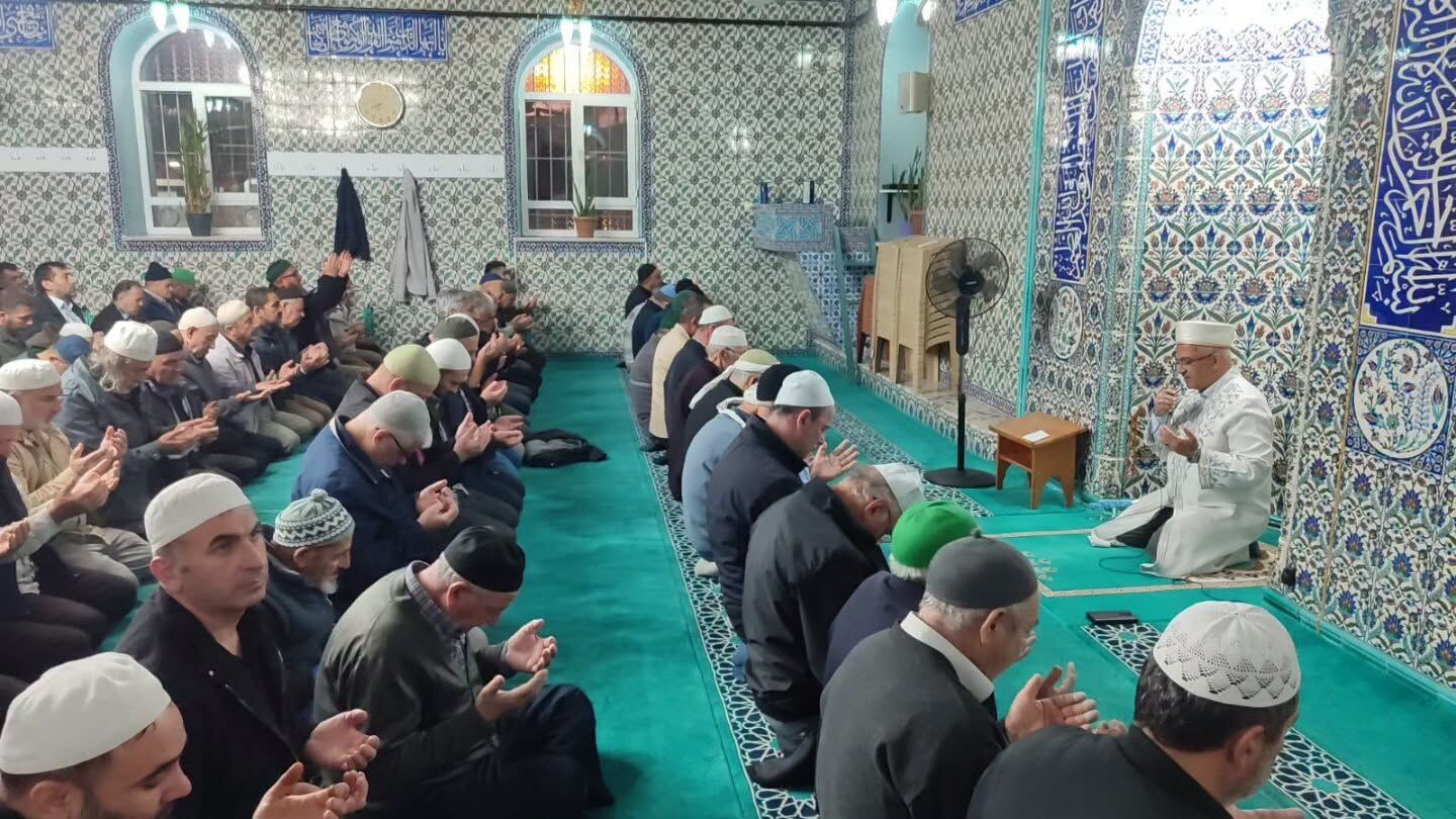 Akhisar’da Sabah Namazı Buluşması: Cemaat Söğütlü Camii’nde Bir Araya Geldi-.2.3