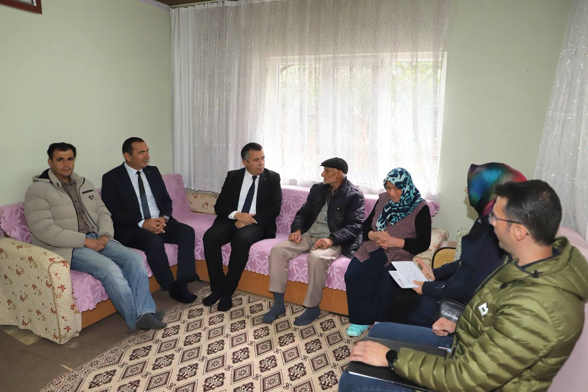 Kaymakam Bayram’dan ilçenin çınarlarına anlamlı ziyaret-.1