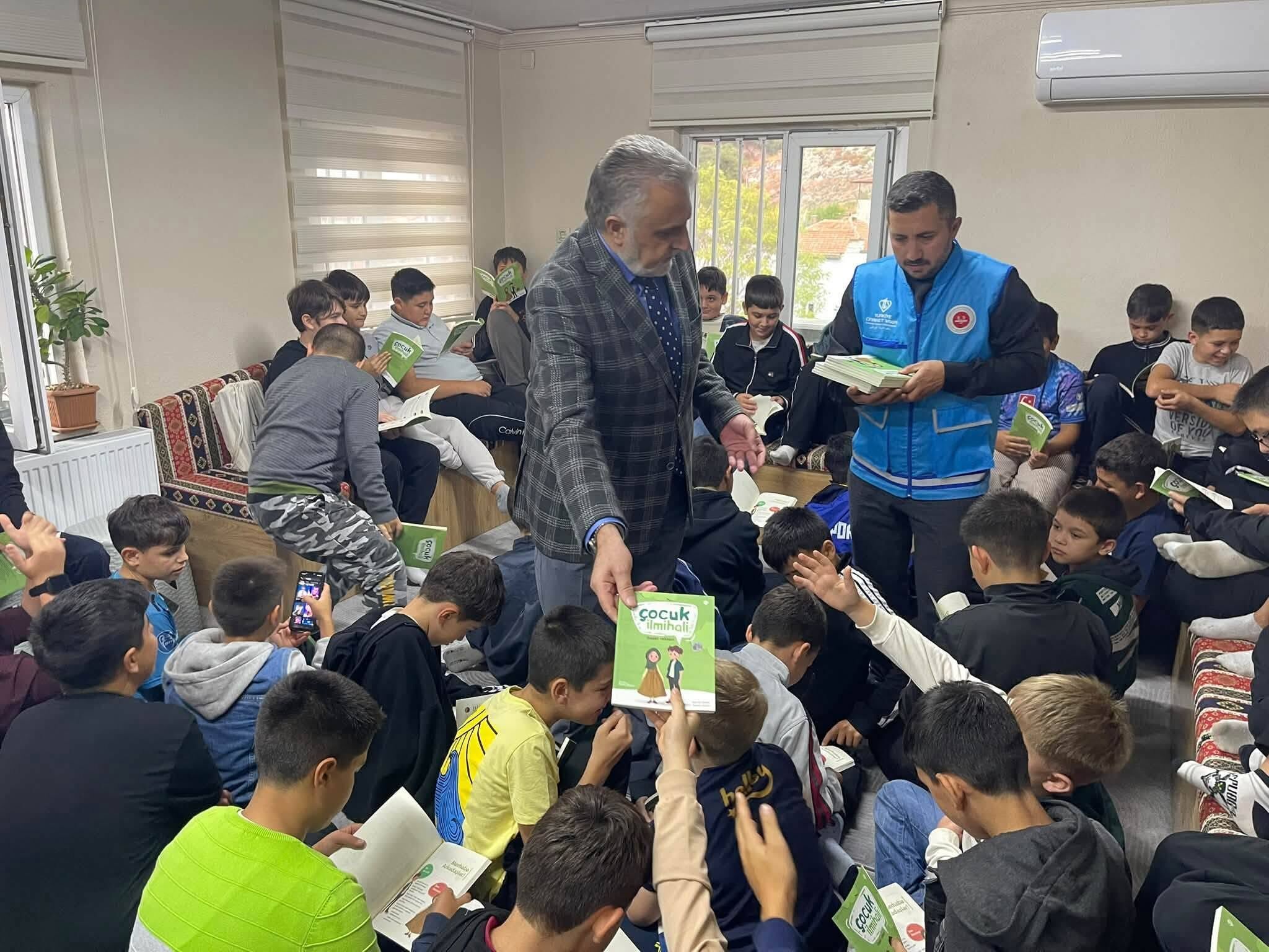 Soma Müftüsü Halil Uzun, gençlerle bir araya geldi!-1