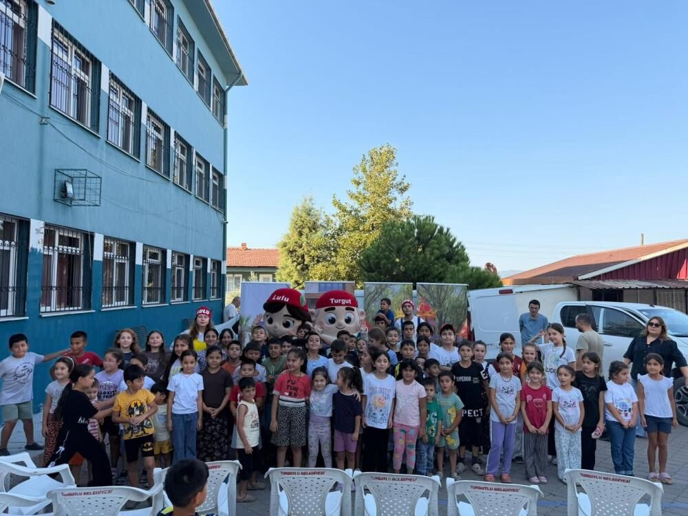 'Turgut&Lulu' Sokak Tiyatrosu Mahalleleri Şenlendirdi