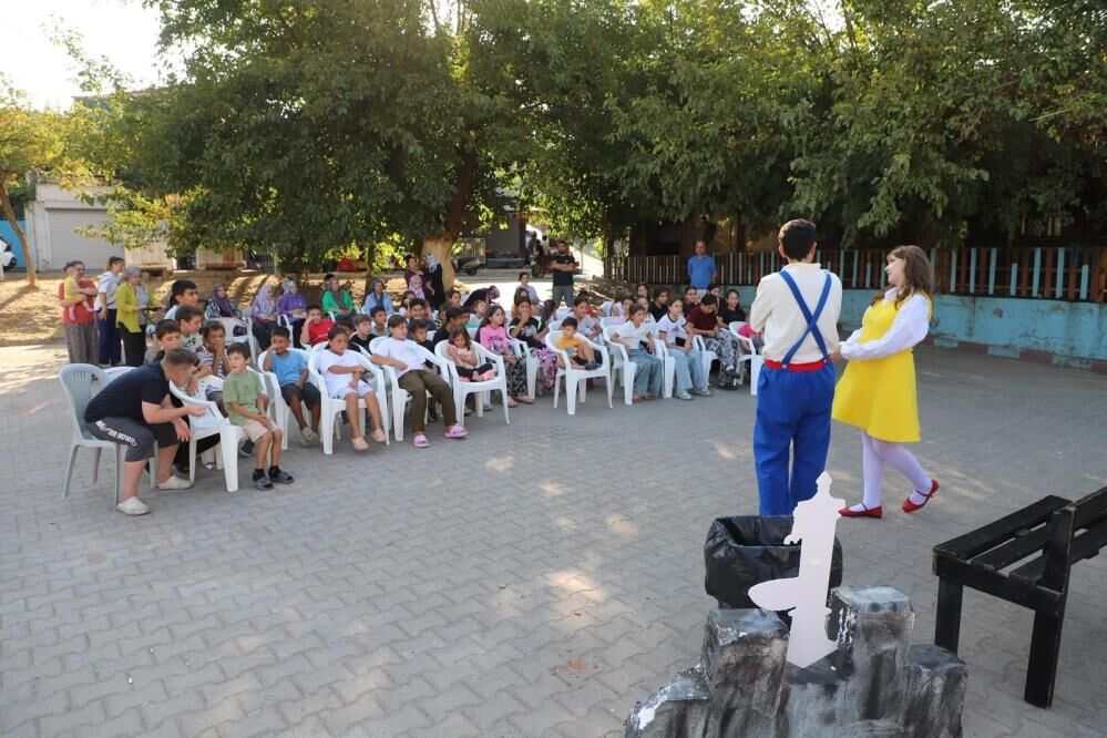 'Turgut&Lulu' Sokak Tiyatrosu Mahalleleri Şenlendirdi