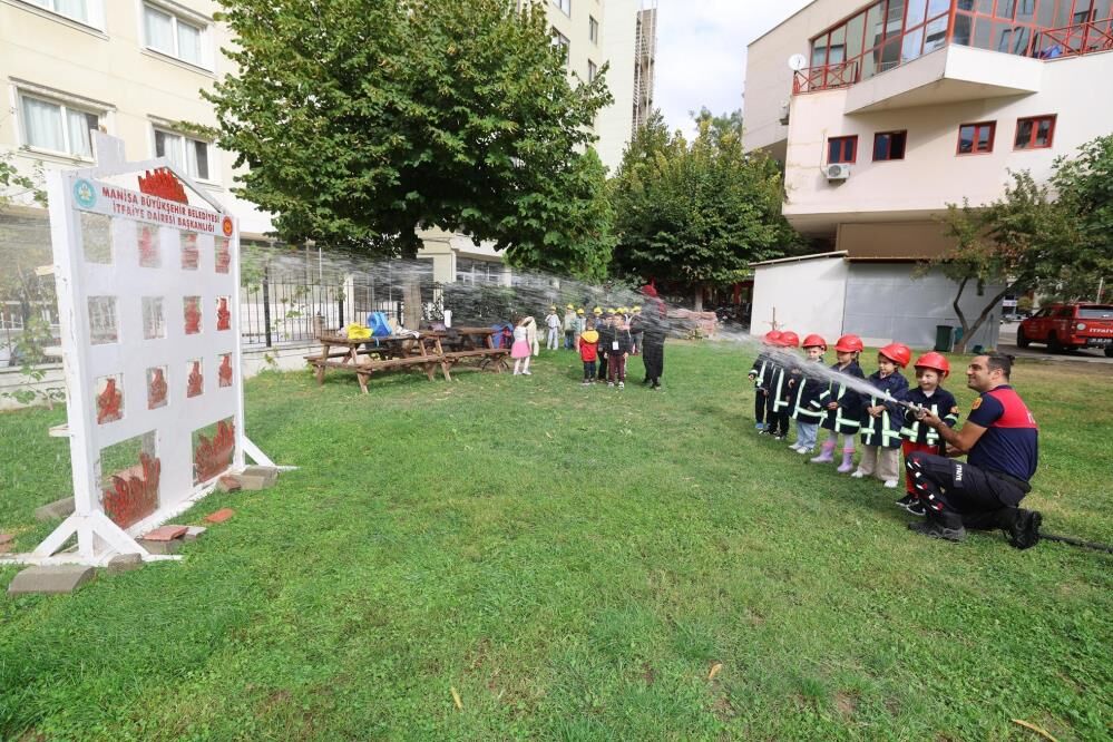 İtfaiyecilik Haftası’nda miniklere uygulamalı eğitim!