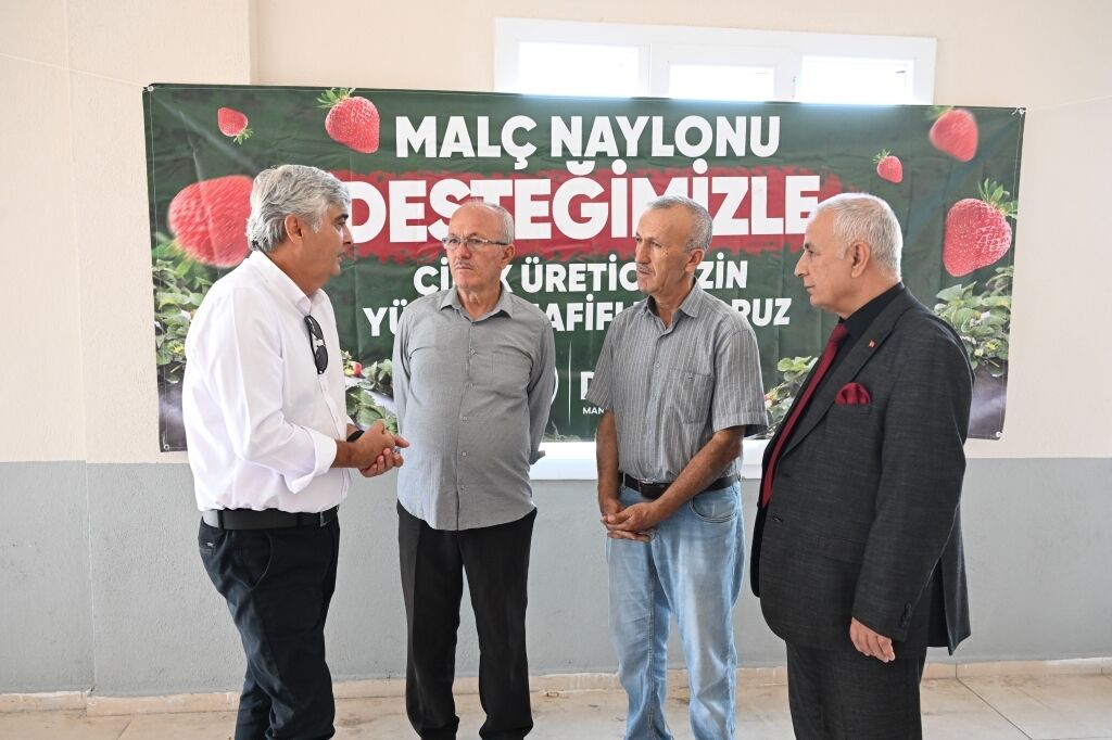 Büyükşehir'den Çilek Üreticilerine Destek! (3)