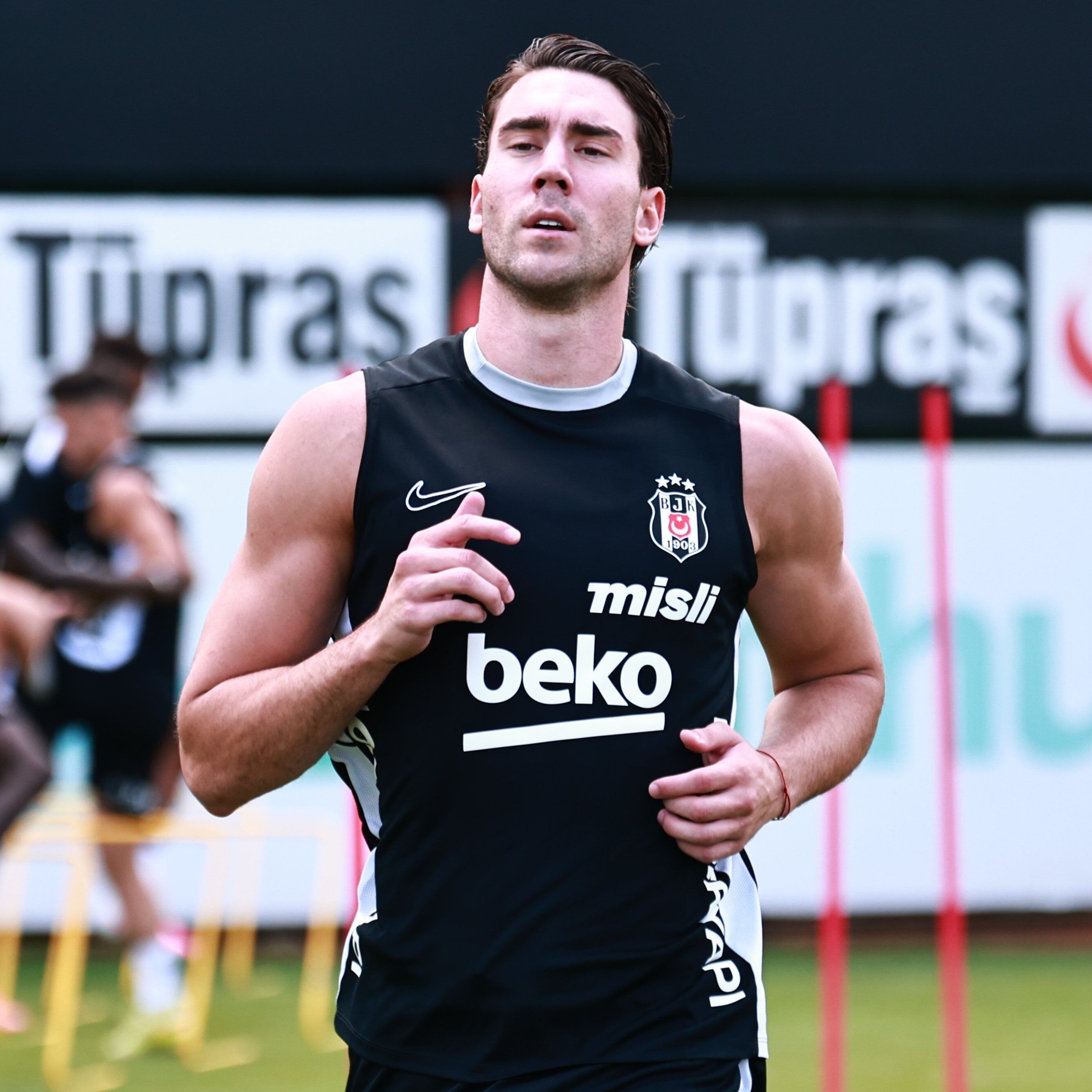 Dusan Vlahovic-.