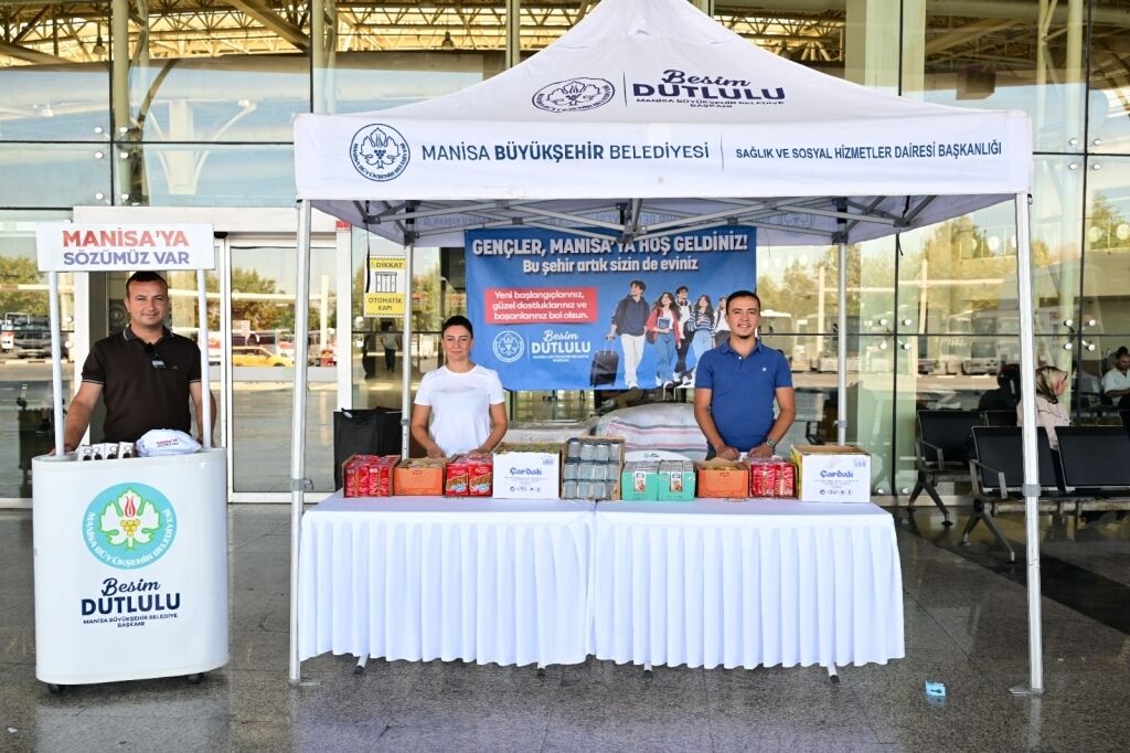 Manisa’da üniversite öğrencilerine otogarda sıcak karşılama-.1