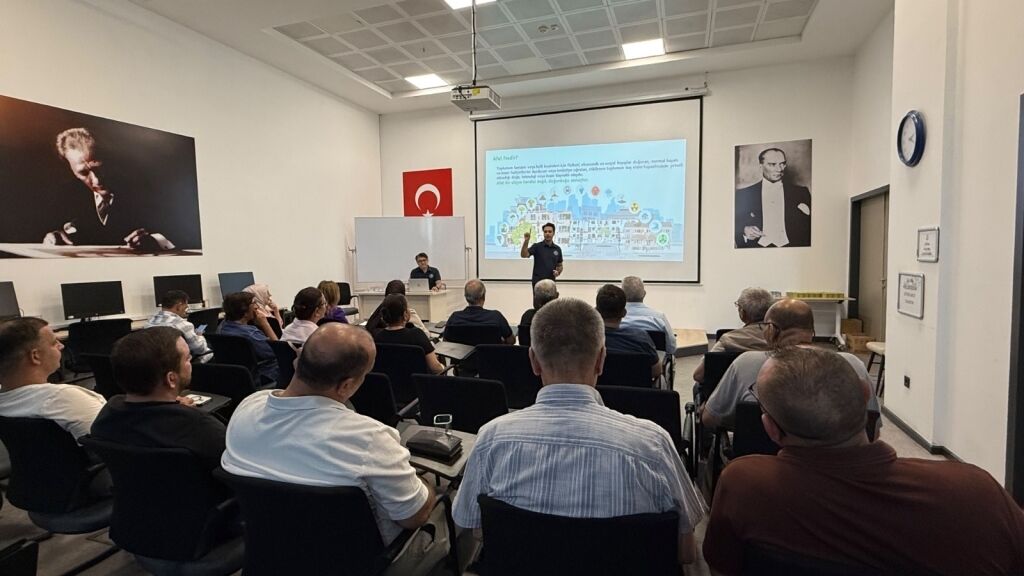 Manisa'da muhtarlara 'Mahalle Afet Gönüllüleri' projesi anlatıldı!