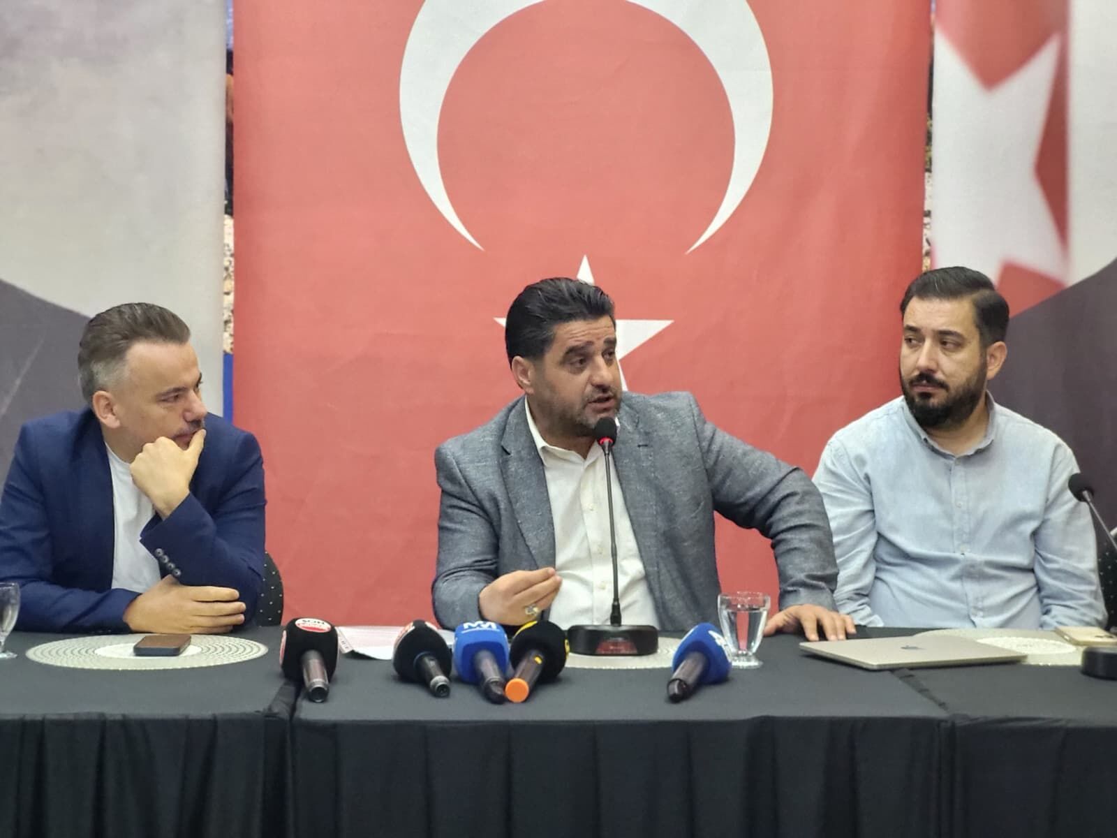 “İki Buçuk Yıldır Bir Tane Hizmet Gösterin” (1)