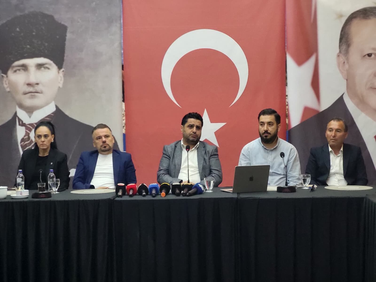 “İki Buçuk Yıldır Bir Tane Hizmet Gösterin” (3)