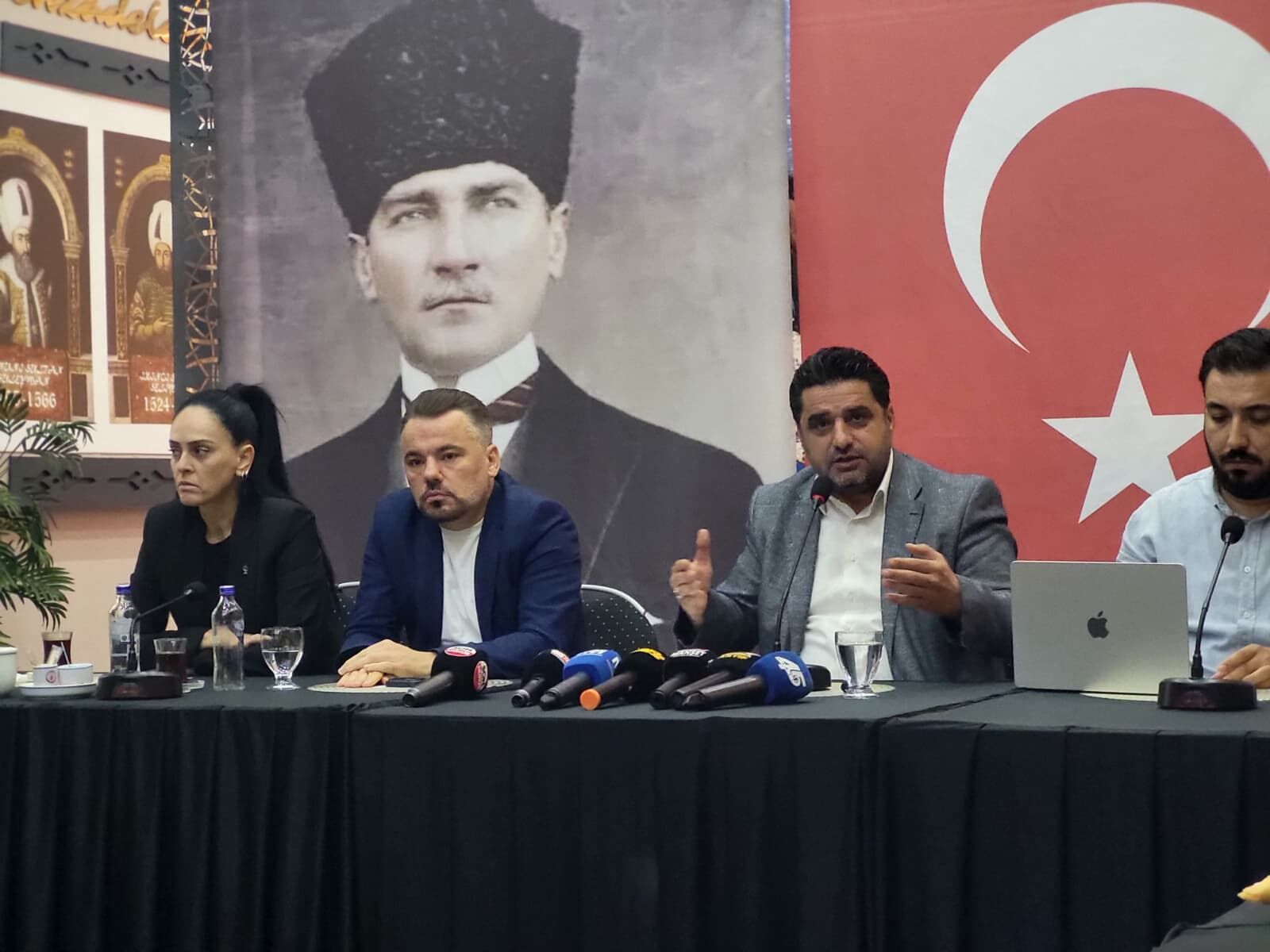 “İki Buçuk Yıldır Bir Tane Hizmet Gösterin” (4)