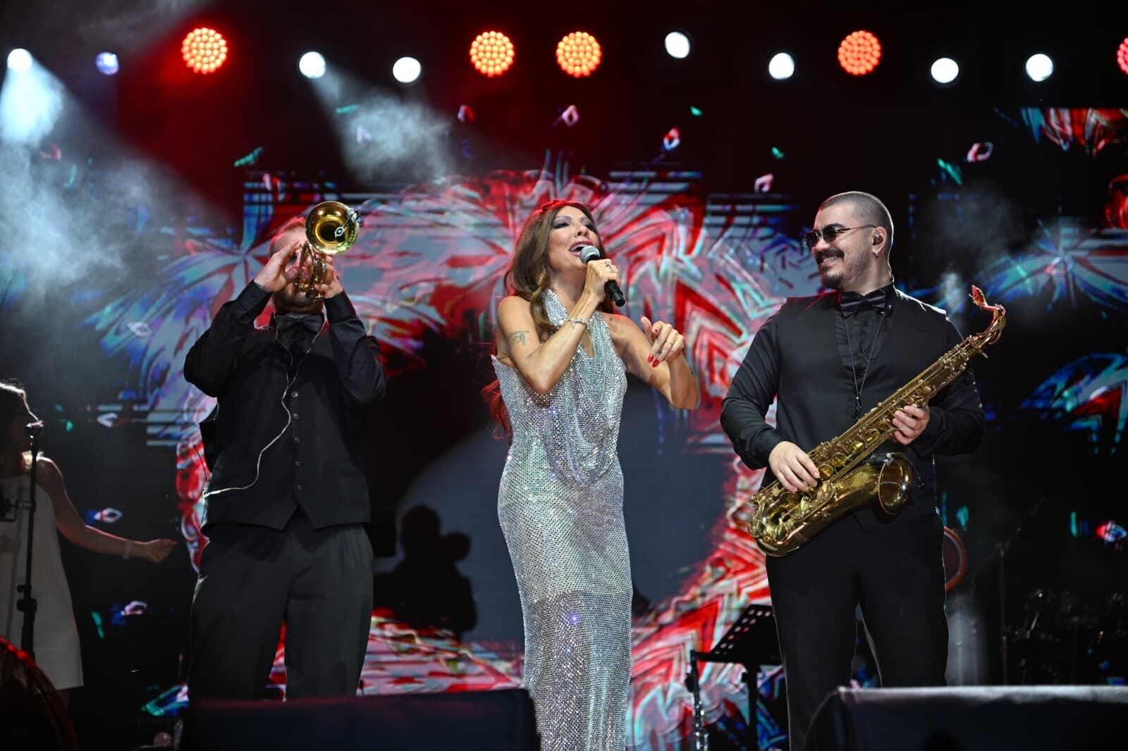 Işın Karaca'dan Gördes'te Unutulmaz Konser! (1)