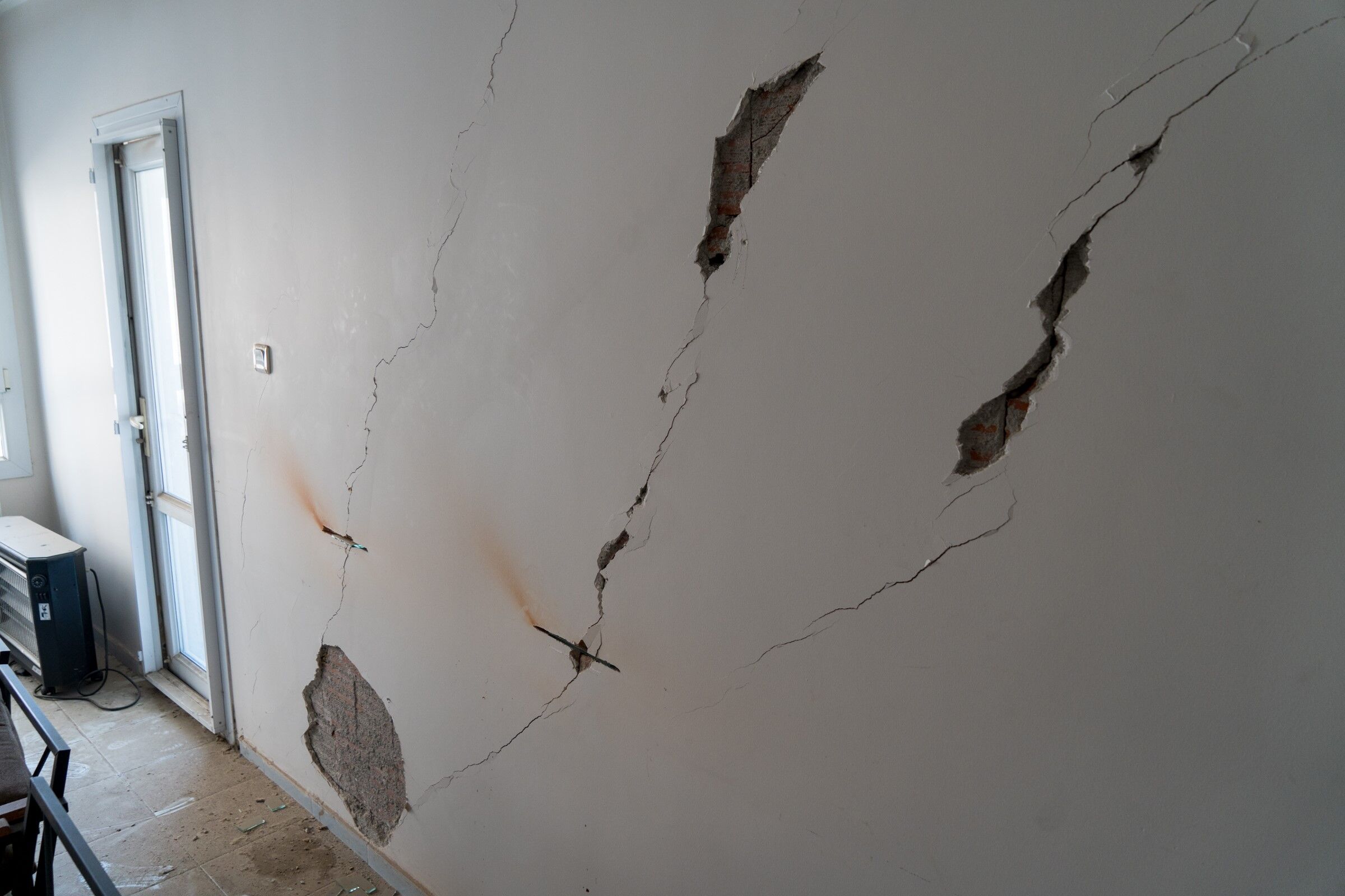 Manisa'da Apartman Tehlike Saçıyor! (1)
