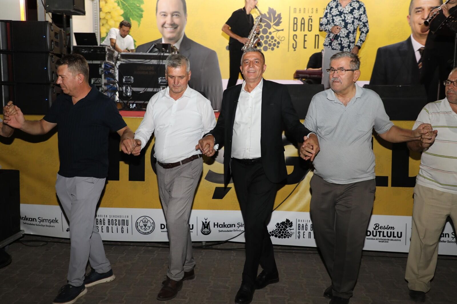 Manisa'da Bağ Bozumu Coşkusu Konserle Unutulmaz Gece (2)
